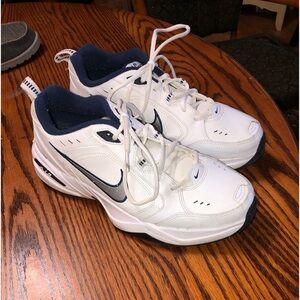 NIKE AIR MONARCH MENS SIZE 11 WHITE BLUE AND GRAY ATHLETIC SHOE EUC